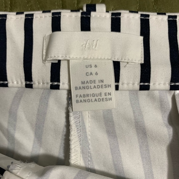 Striped Cropped Pants - Picture 2 of 3